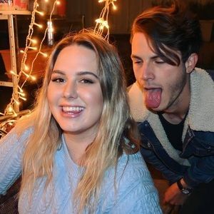 Meet your Posher, Caitlin